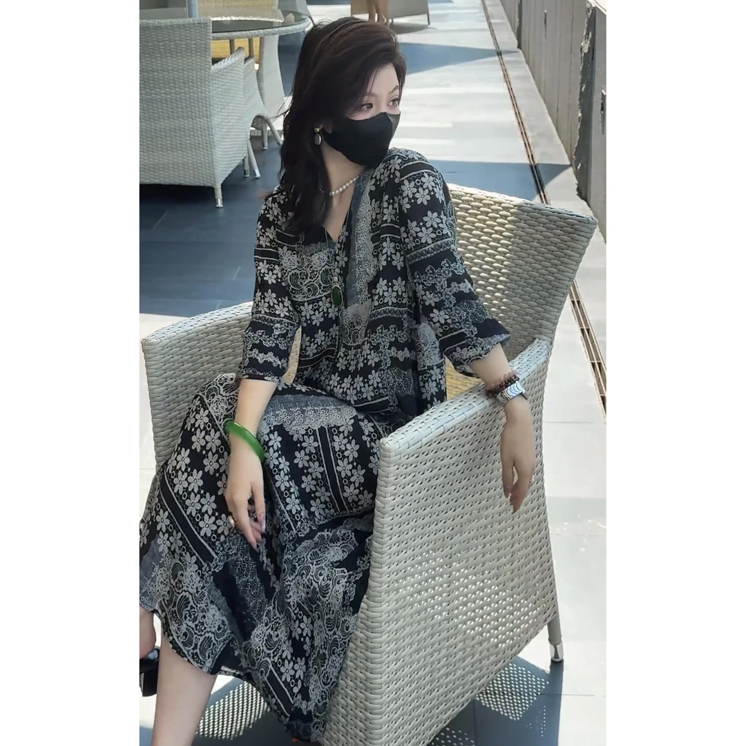 轻奢慵懒法式连衣裙女2025宽松显瘦碎花优雅小众印花显瘦连衣裙