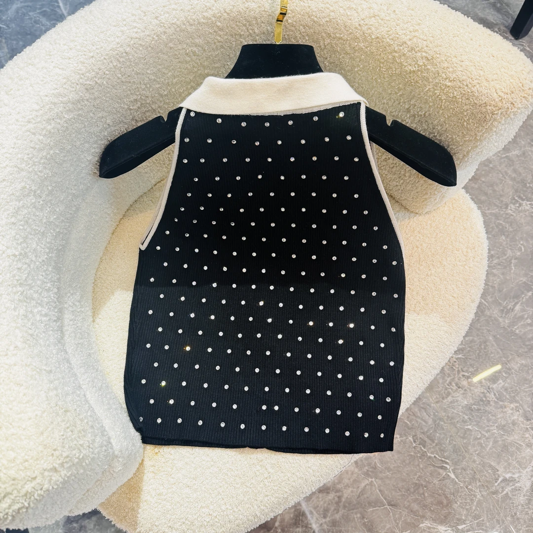 <猪猪出品>2025春夏黑色时尚烫钻翻领无袖背心649