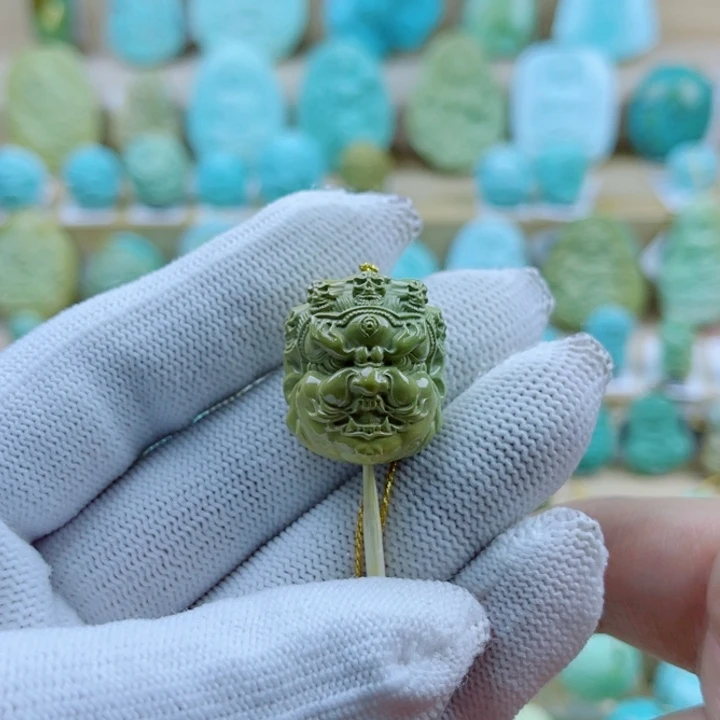 绿松石未镶嵌珠宝奇石