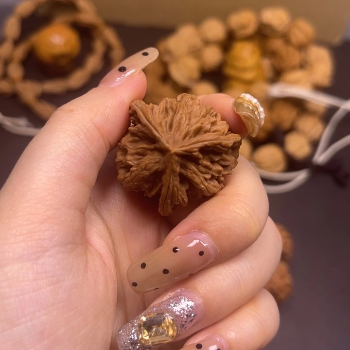 X***来桃核吊坠三棱单只异型有瑕