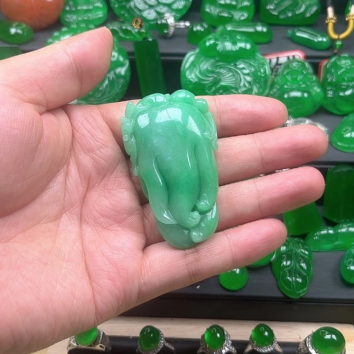 翡翠未镶嵌颈饰挂件