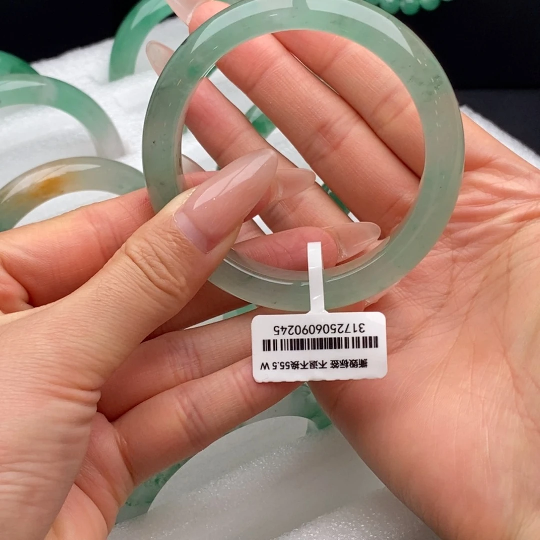 未镶嵌手镯石英质玉