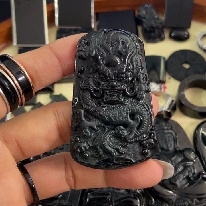 翡翠颈饰未镶嵌墨翠龙