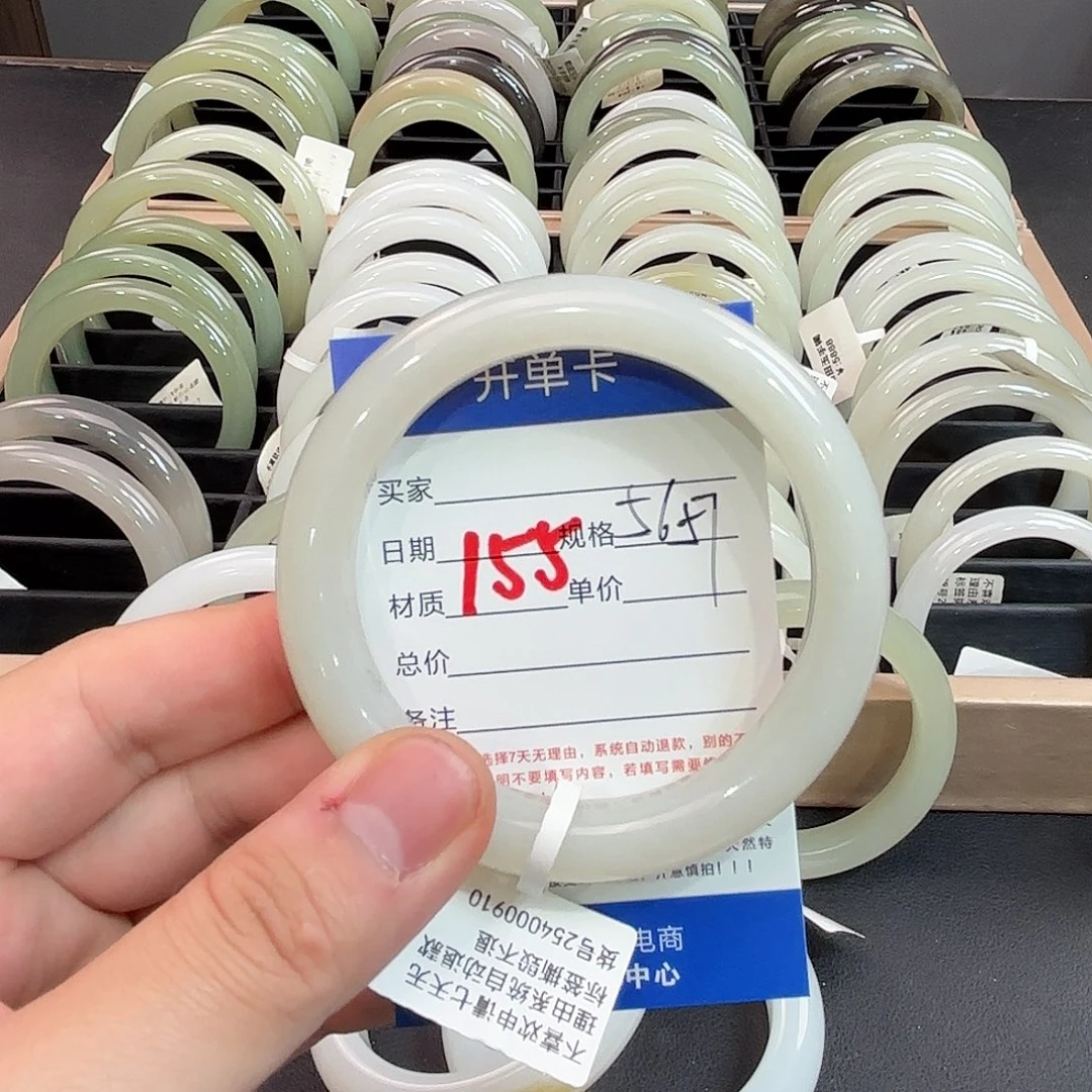 和田玉未镶嵌手镯