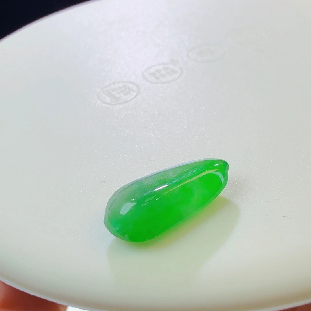 翡翠裸石满绿飘花
