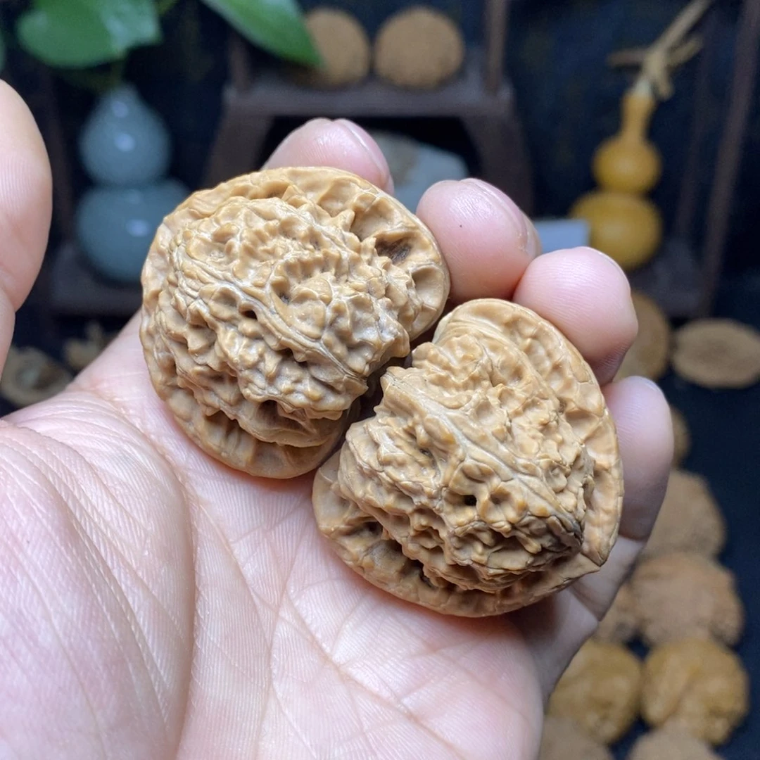 文玩核桃吊坠40+三角白