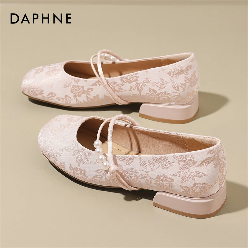 达芙妮刺绣方头玛丽珍鞋女2025年新款复古法式小皮鞋时尚休闲单鞋