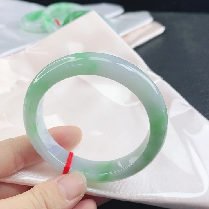 翡翠未镶嵌手镯56+春彩翡翠手镯