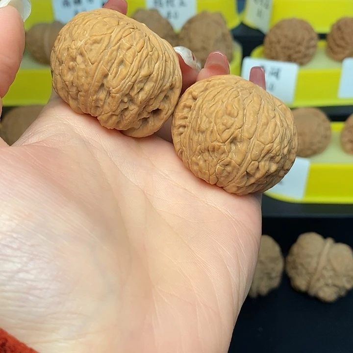 轩***宝吊坠文玩核桃绣球