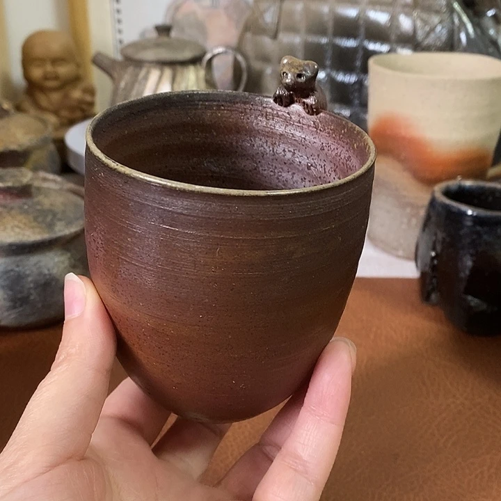 难波千春手捏猫咪马克杯