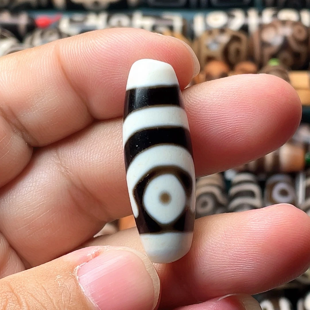 玛瑙/玉髓未镶嵌耳饰朱砂双鱼两眼