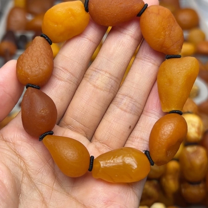 琥珀未镶嵌颈饰天然蜜蜡