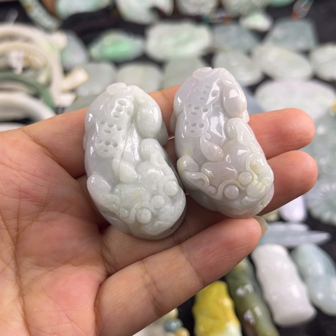 翡翠未镶嵌吊坠(不含链)瑕疵