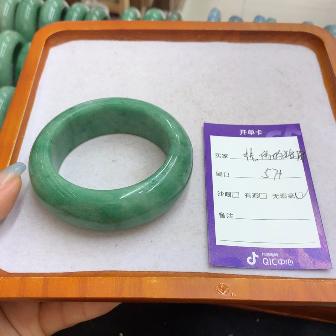 悲***脚未镶嵌手镯石英质玉