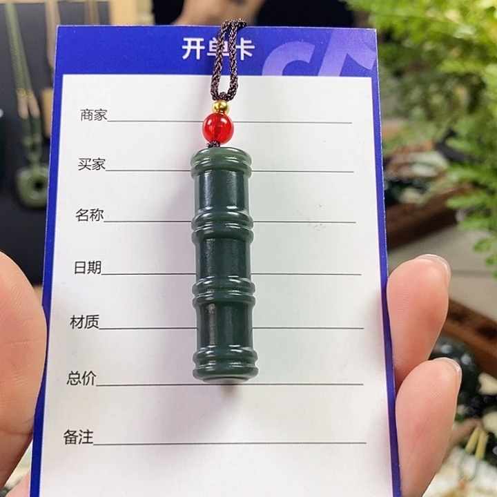 香***荷和田玉未镶嵌颈饰