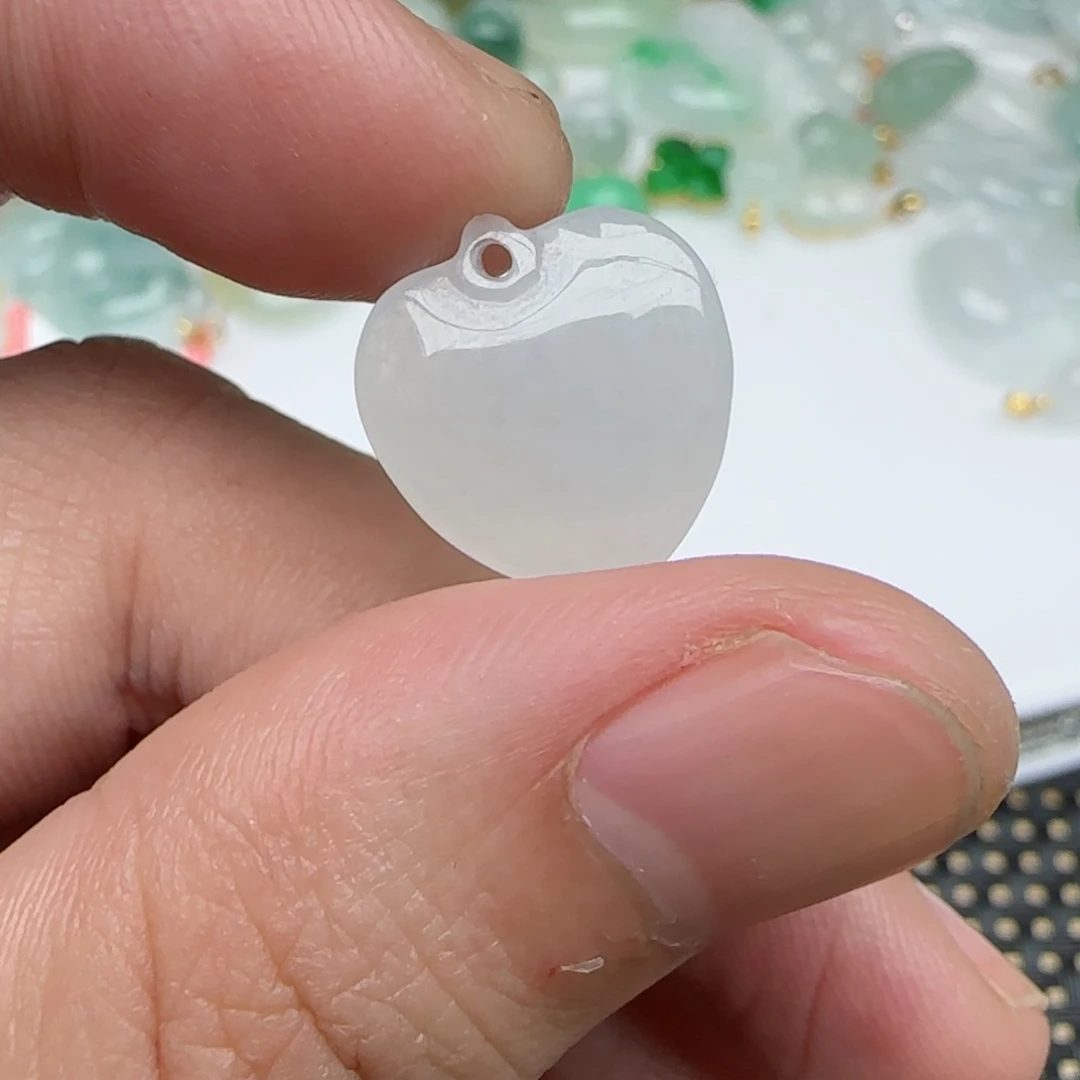 【闪购商品】翡翠颈饰未镶嵌爱心