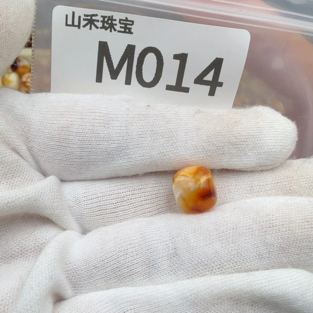 呆***八未镶嵌琥珀裸石琥珀蜜蜡