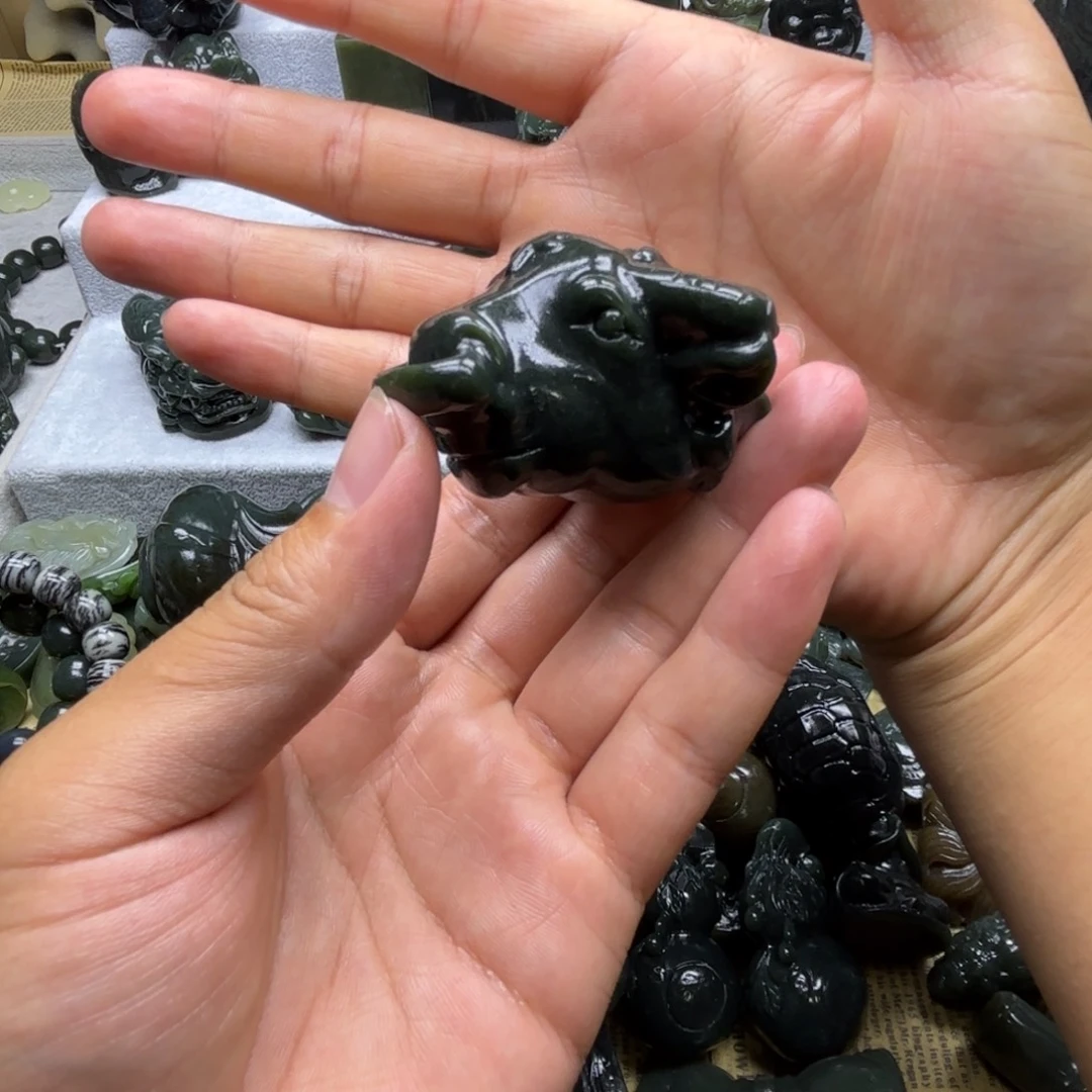 凤***槃颈饰未镶嵌和田玉（糖玉）