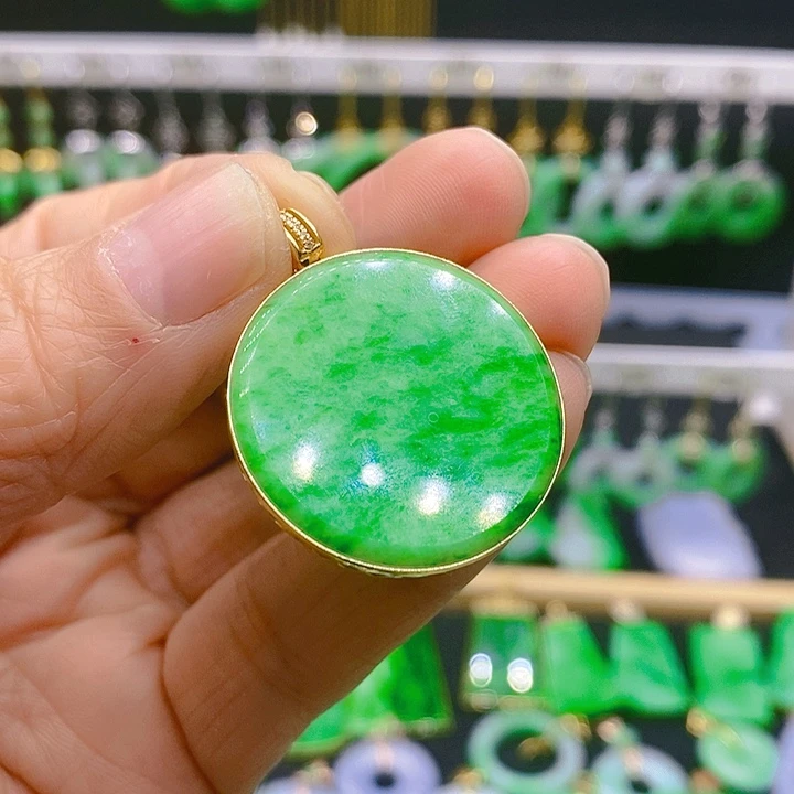 翡翠吊坠(赠链)18K金镶嵌吊坠