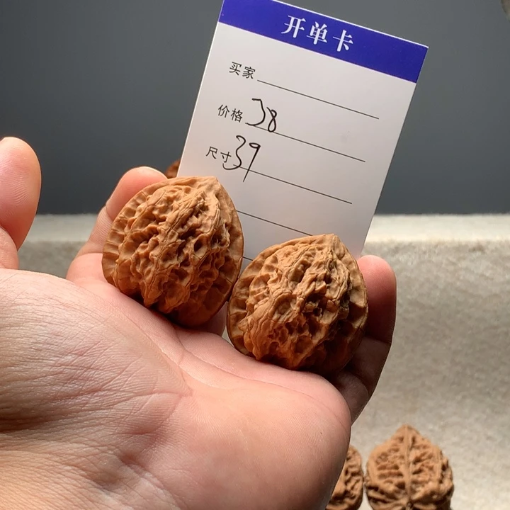 把件文玩核桃梨木台文玩核桃