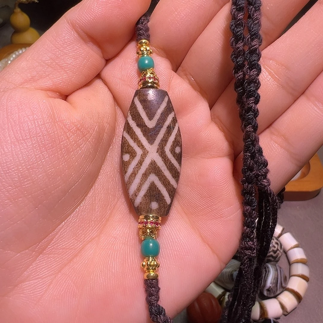 树脂制品邦提克锁骨链