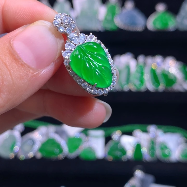 【闪购商品】颈饰银S925镶嵌翡翠天然翡翠