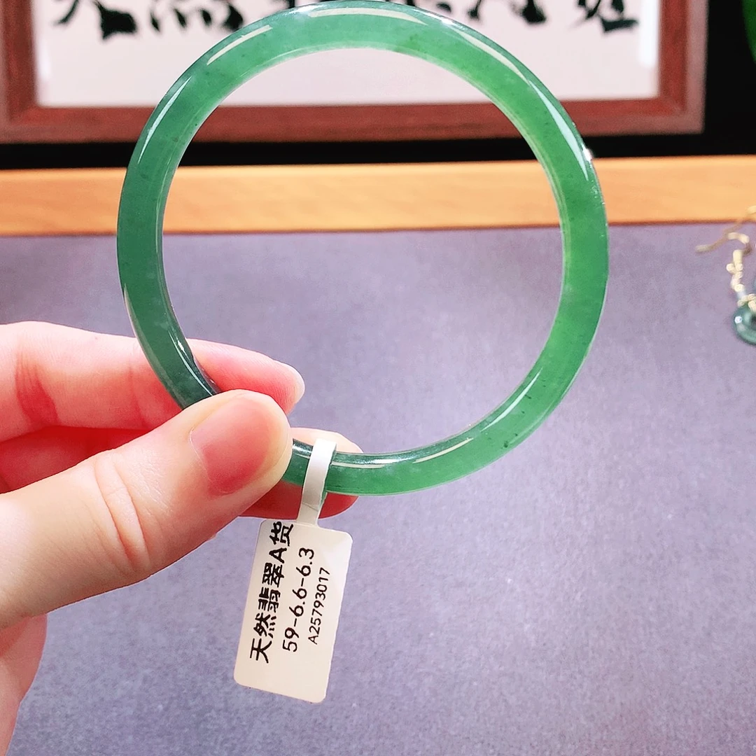 翡翠手镯未镶嵌天然翡翠