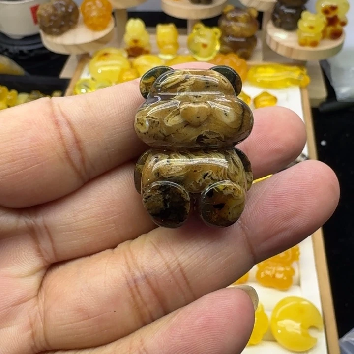 琥珀（根珀）未镶嵌颈饰溶洞妖熊