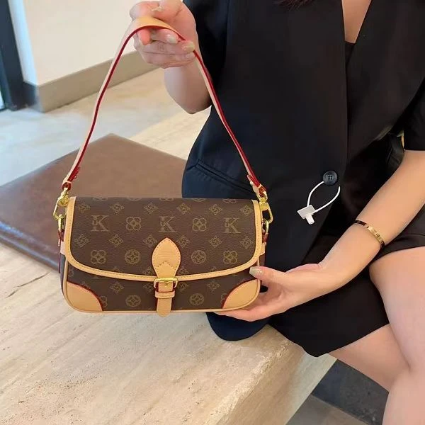 UK优库迪斯时尚上档次法棍包单肩斜挎包小众上档次婕宝家的女包店