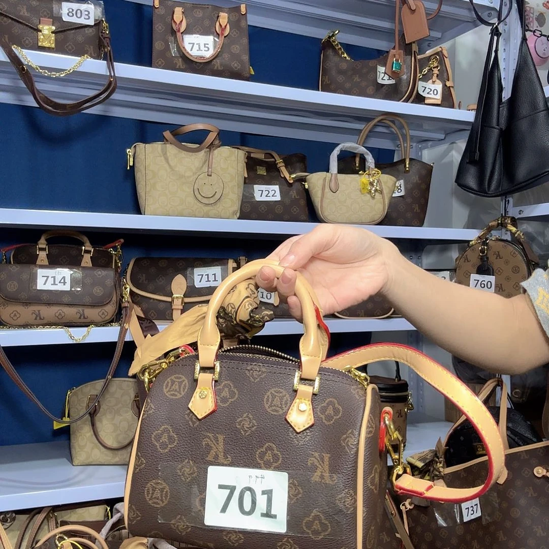 PVC77女包时尚潮流休闲