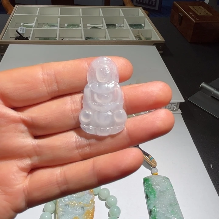 翡翠未镶嵌颈饰挂件