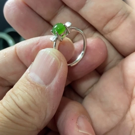 蔷****和田玉（碧玉）未镶嵌戒指有纹