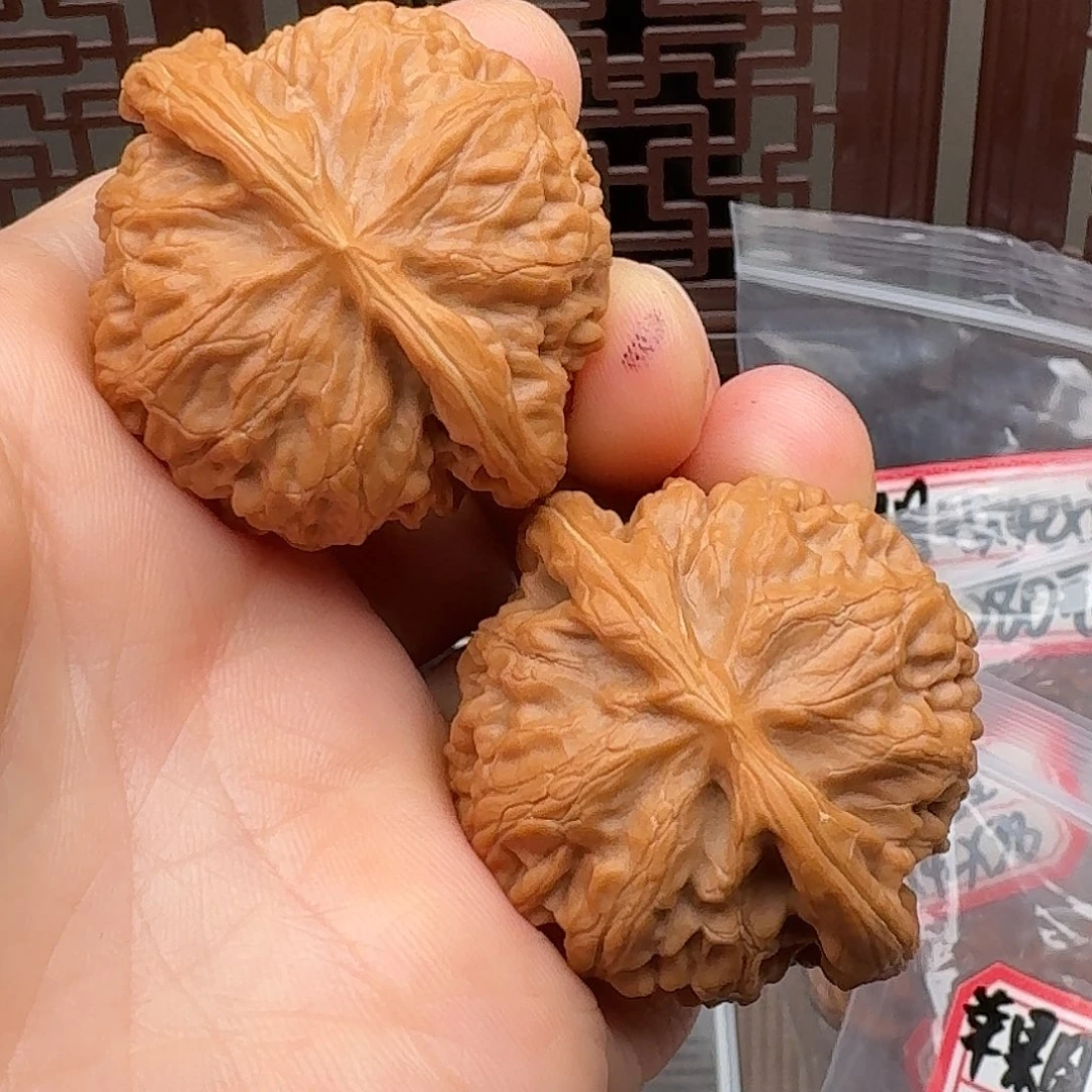 文玩核桃把件宫灯