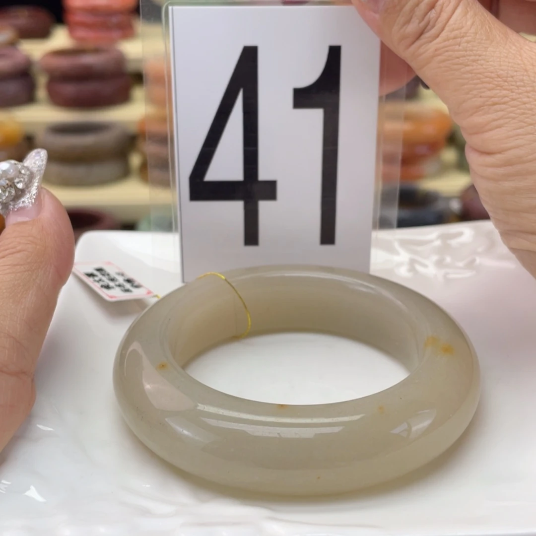 【闪购商品】石英质玉手镯未镶嵌