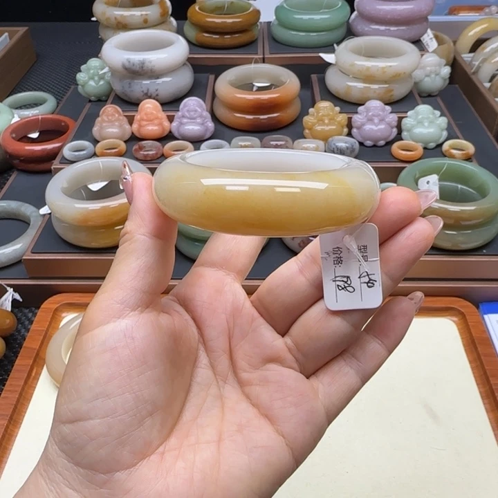 石英岩玉未镶嵌手镯