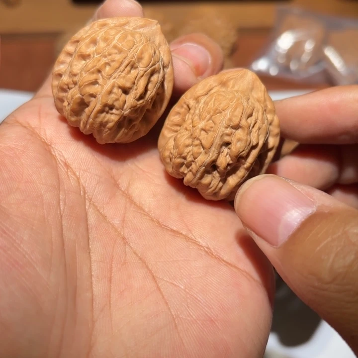 核桃赤龙鸡心一对
