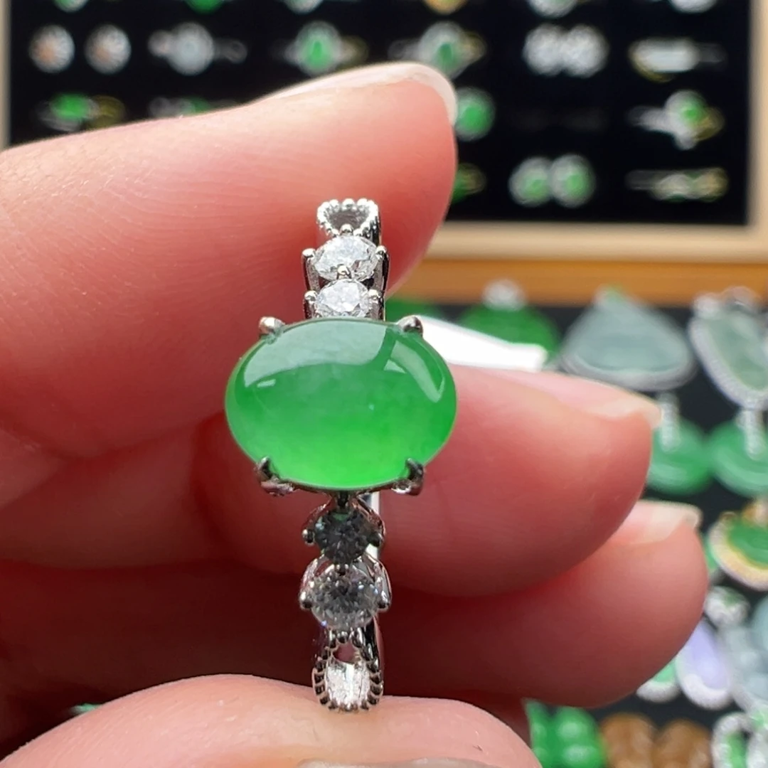 翡翠18K金镶嵌颈饰戒指