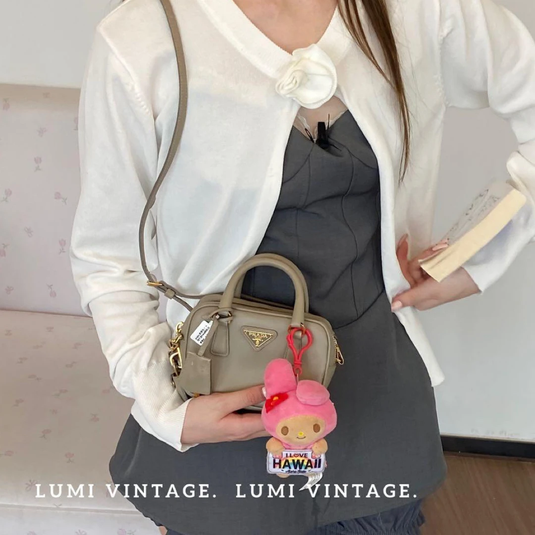 95新 Prada/普拉达 奶茶色十字纹牛皮mini斜挎包34546146