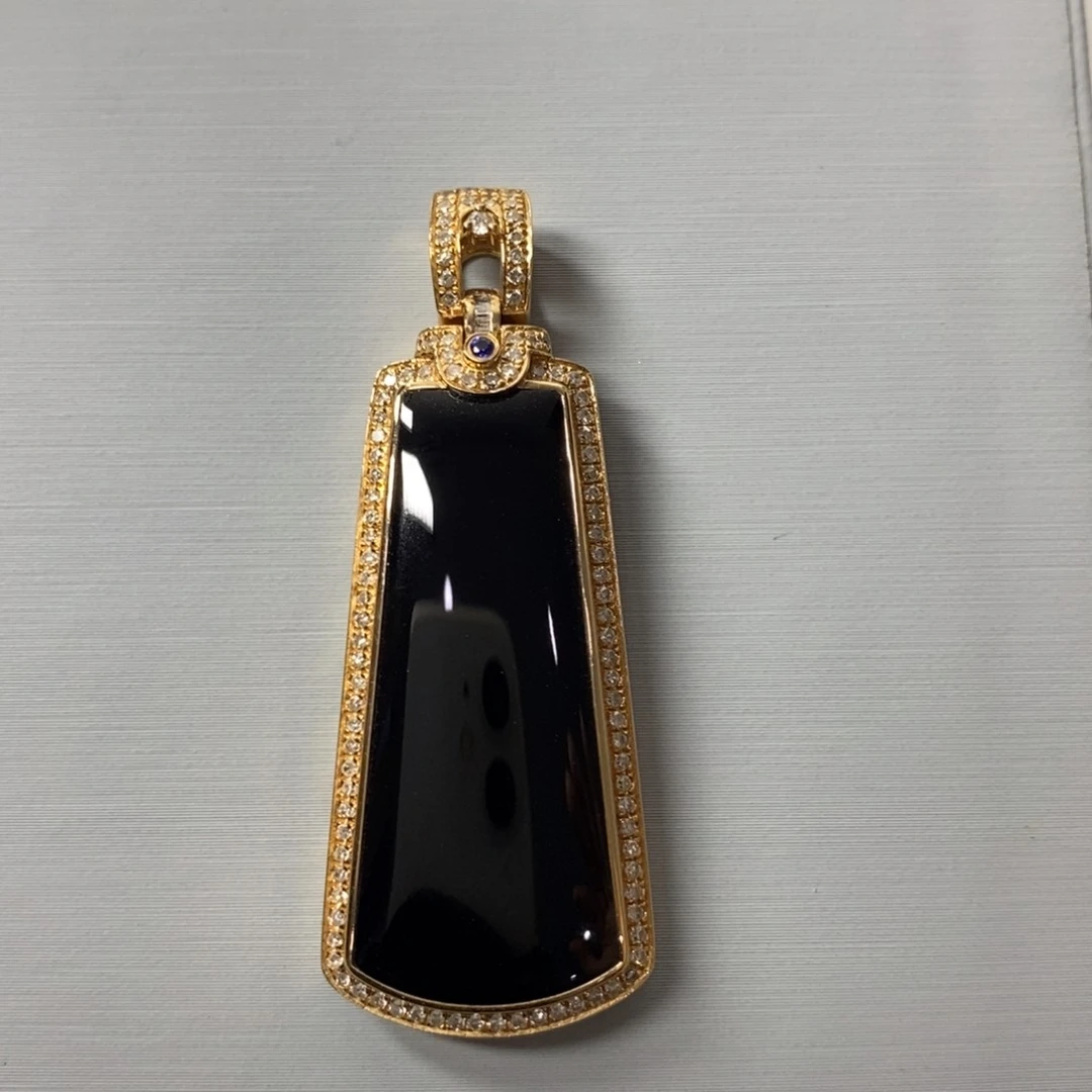 翡翠18K金镶嵌颈饰墨翠