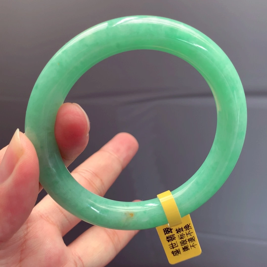 翡翠手镯未镶嵌缅甸翡翠