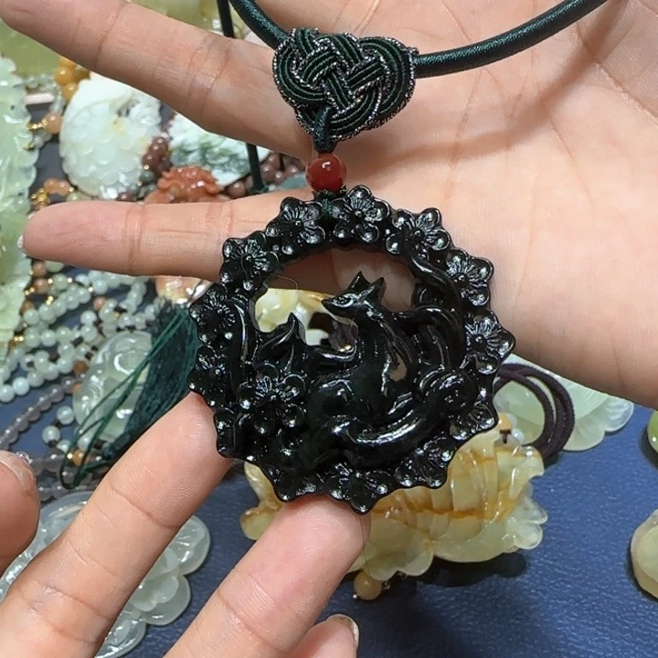 蛇纹石玉吊坠合金