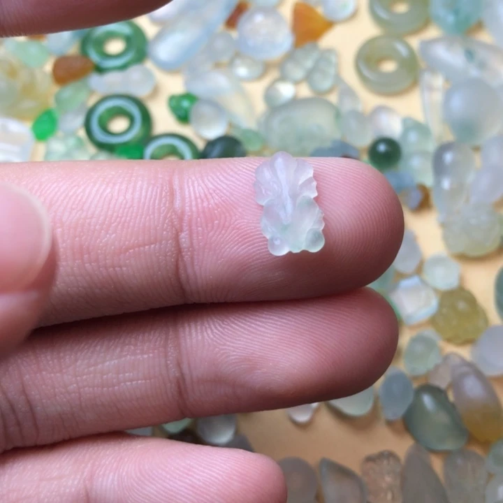 定制翡翠挂件未镶嵌
