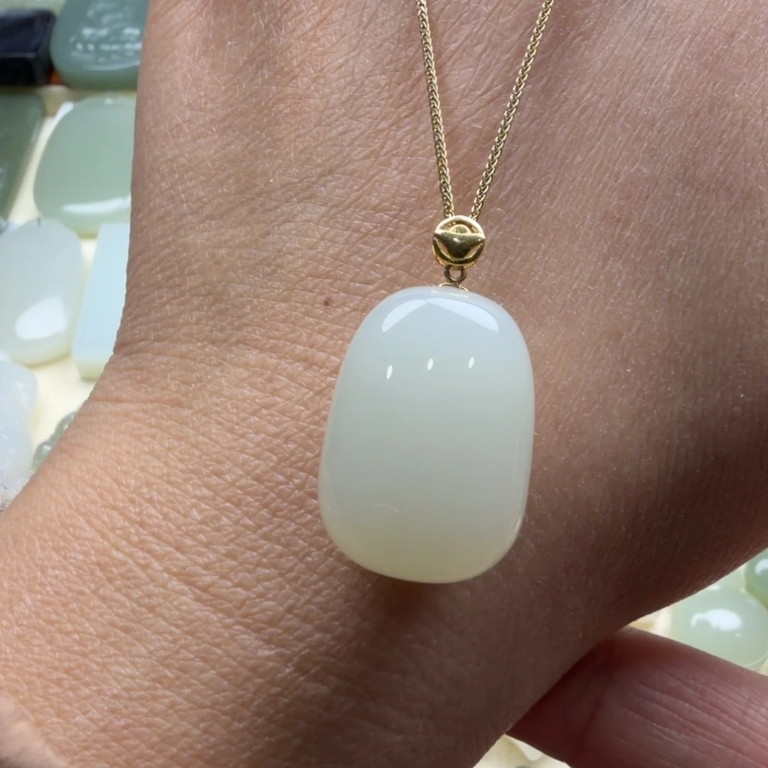 和田玉18K金镶嵌颈饰