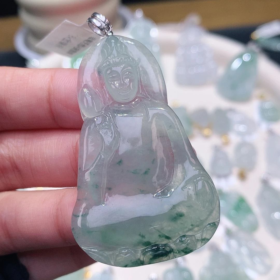 颈饰18K金镶嵌翡翠观音