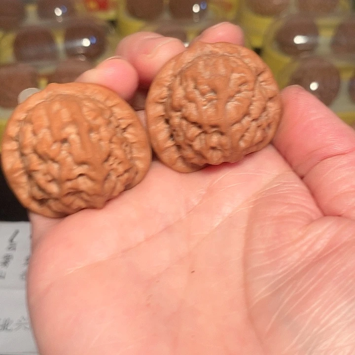 文玩核桃吊坠38尺瓷娃娃