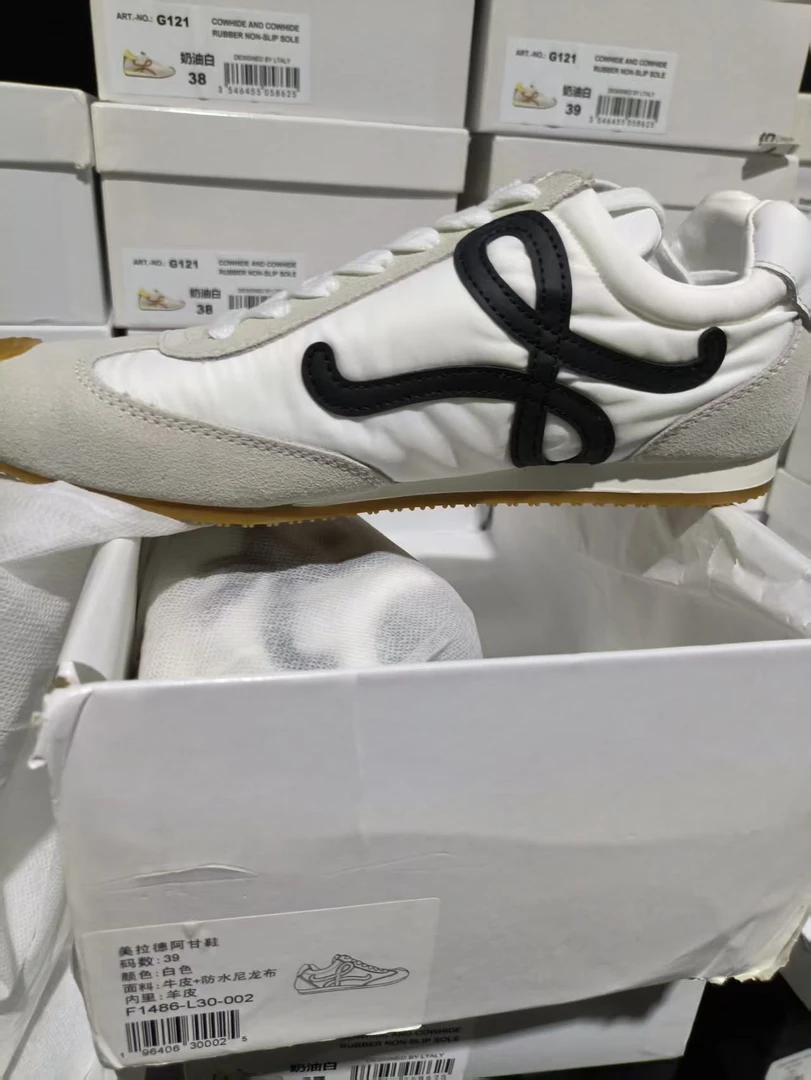 歪头丑萌鞋外贸女鞋运动鞋百搭休闲鞋潮鞋透气系带春季.