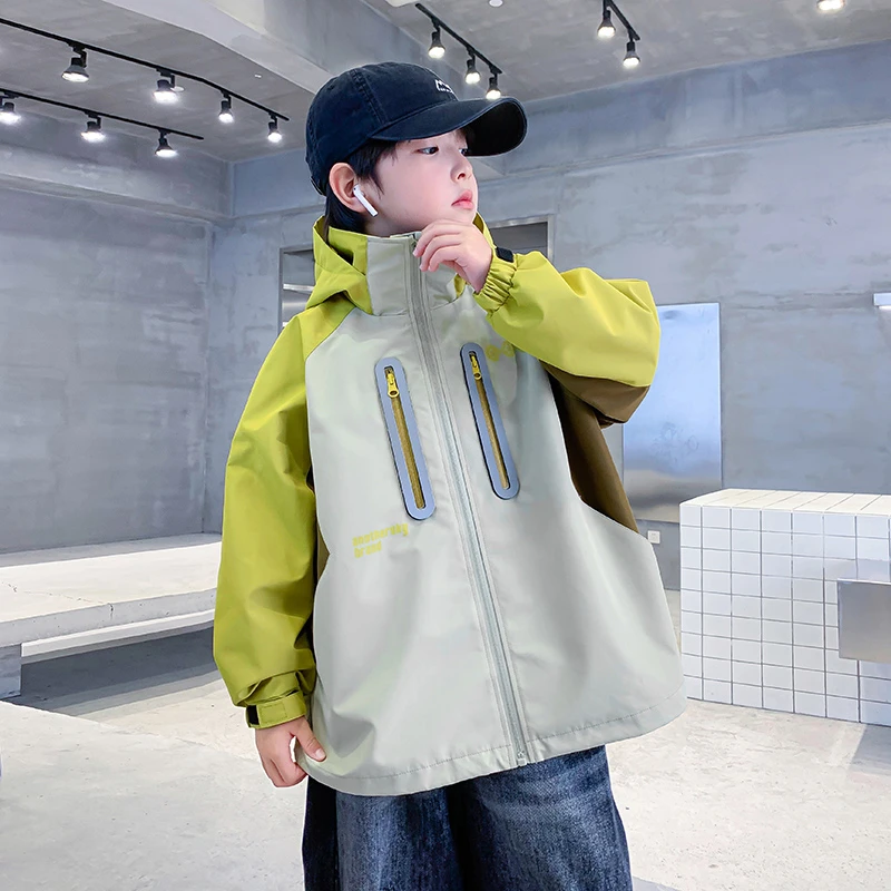 男童户外夹棉冲锋衣大男孩秋冬外套新款2025儿童运动洋气风衣夹克