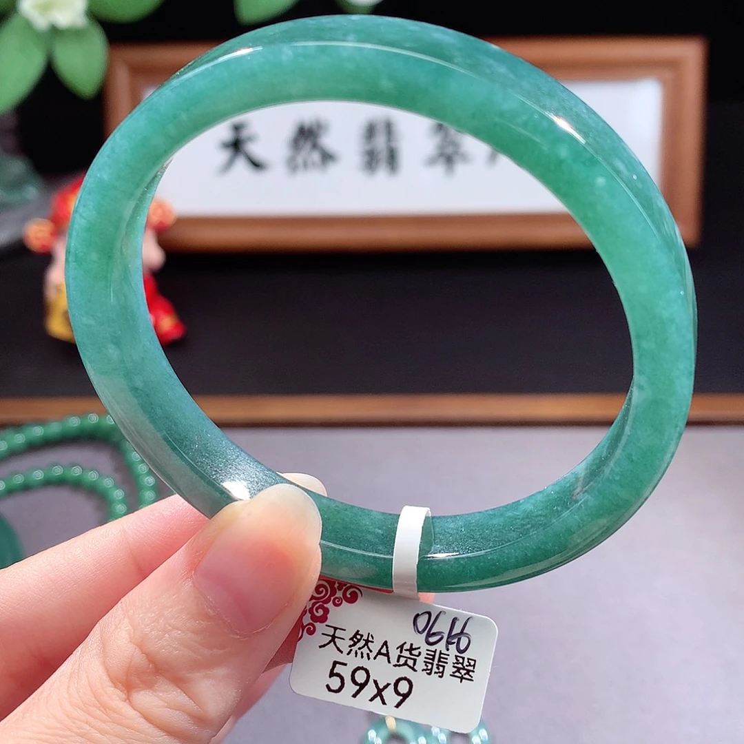 未镶嵌手镯（圆镯）翡翠