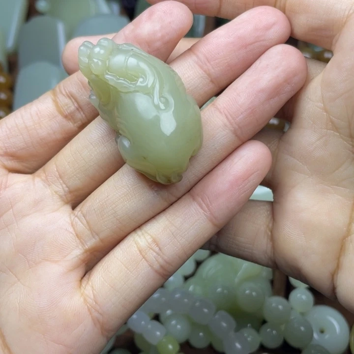颈饰未镶嵌和田玉