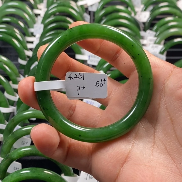 蒲***英未镶嵌手镯和田玉（碧玉）